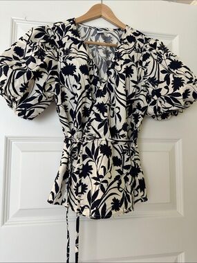 Whimsical Old Navy Puff Sleeve Blouse - Navy and Creamy White